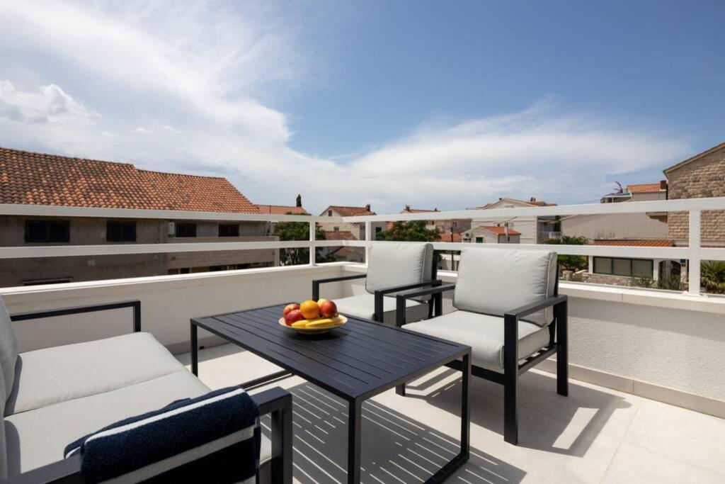 Apartamento Holiday In Bol **** Green Exterior foto
